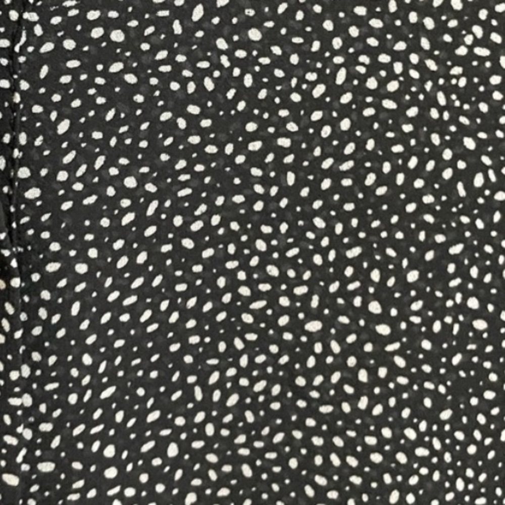 🤩black and white button down collard short sleeved blouse